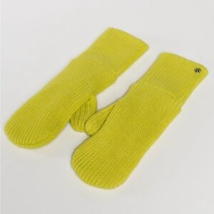 Lululemon Totally Toasty Mittens Heathered Split Pea